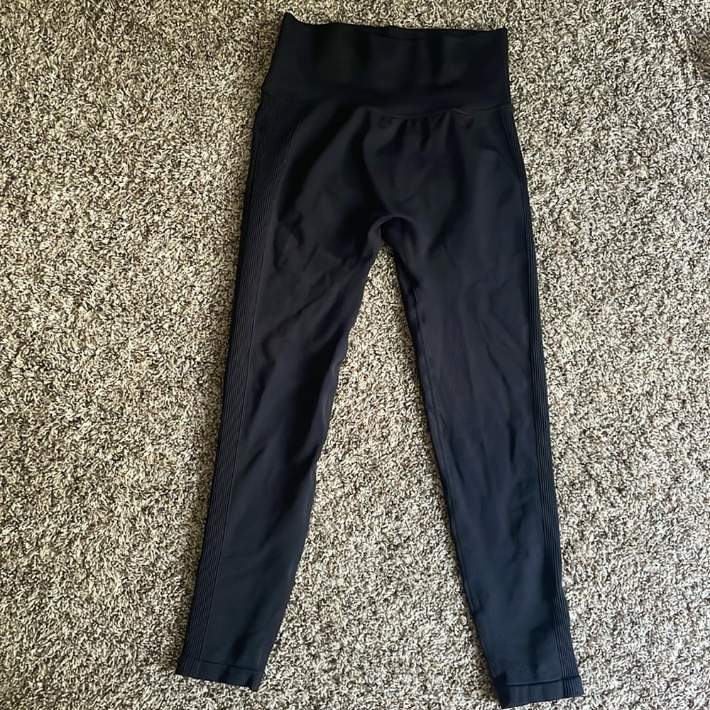 Black booty scrunch leggings